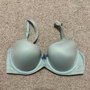 ✨✨Bundle 2 or more for a great discount!! ✨✨ Victoria's Secret Soft Blue Bra